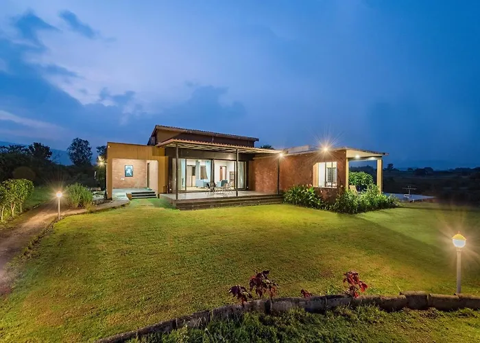 Saffronstays Rose Vineyard: Lakefront Pet-Friendly Villa in Nashik