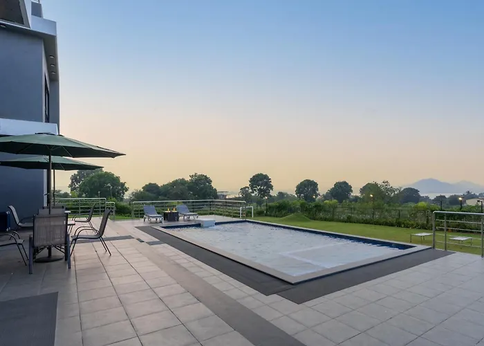 Casa Boho: Chic Retreat with Farm Views and Pool Villa Nashik