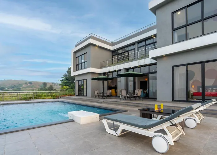 Casa Boho: Chic Retreat with Farm Views and Pool Villa Nashik